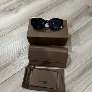 Burberry Sunglasses NEW 100%